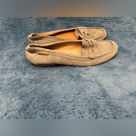 Women’s EUC Coach Tan Suede Penny Loafers With Leather Insole Size 7.5 - Picture 2 of 10